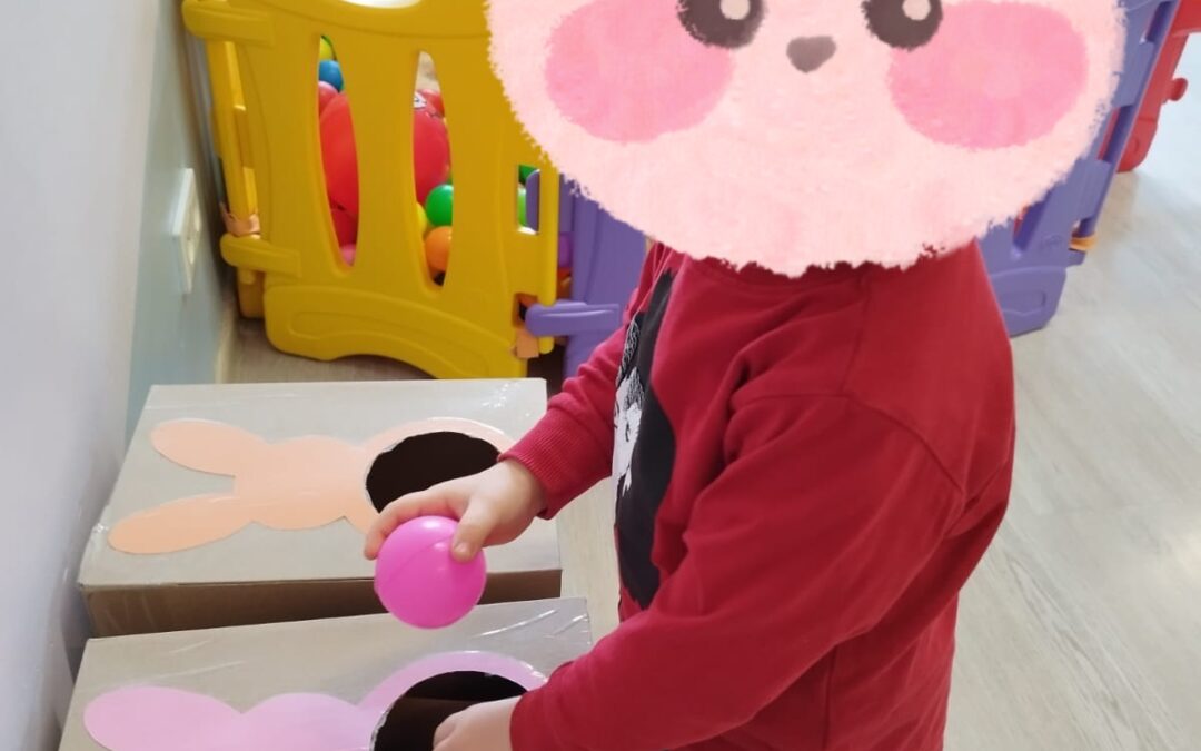 “Kolorowe Zajączki” – zabawa