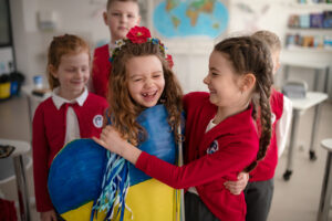 Jak pomóc odnaleźć się ukraińskim dzieciom w żłobku i przedszkolu?